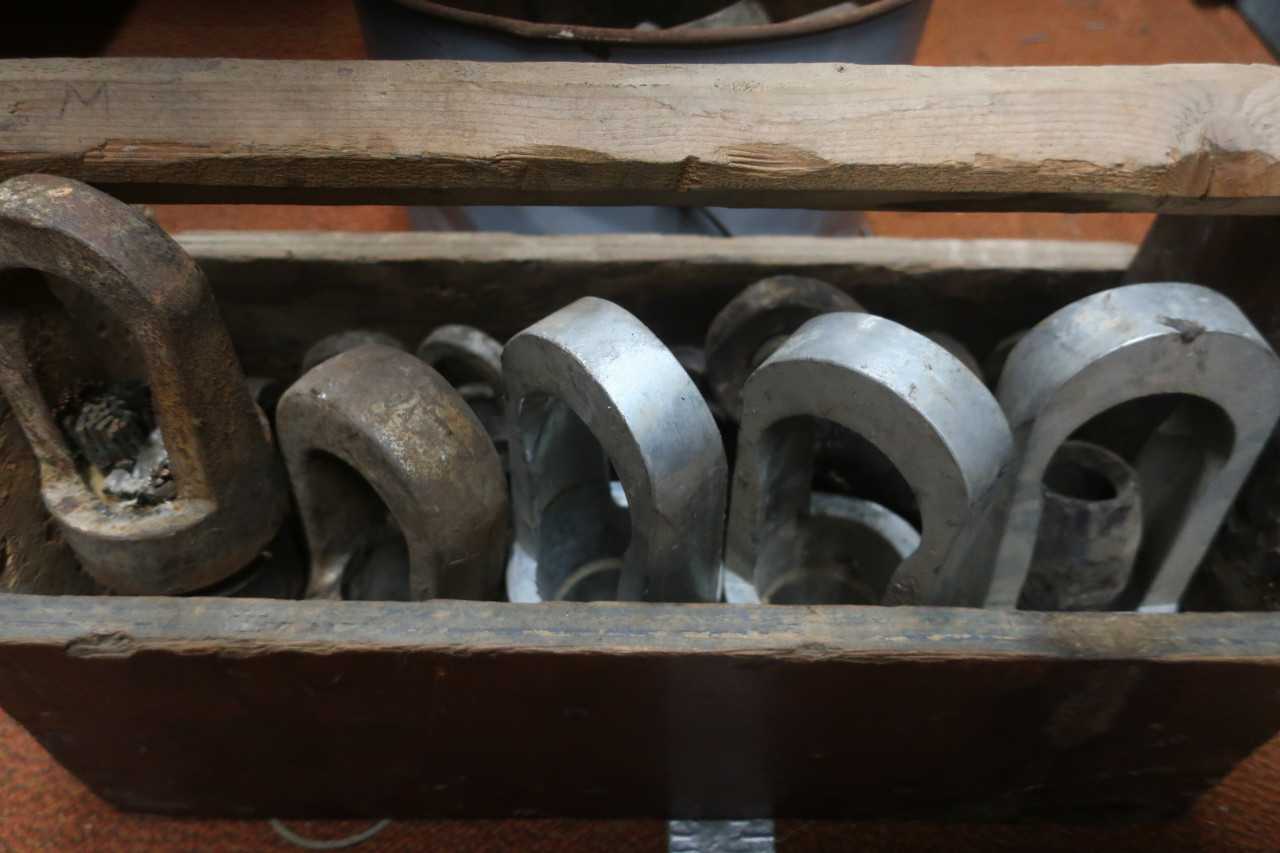LOT OF 32 CABLE PULLERS - INDUSTRIAL PARTS