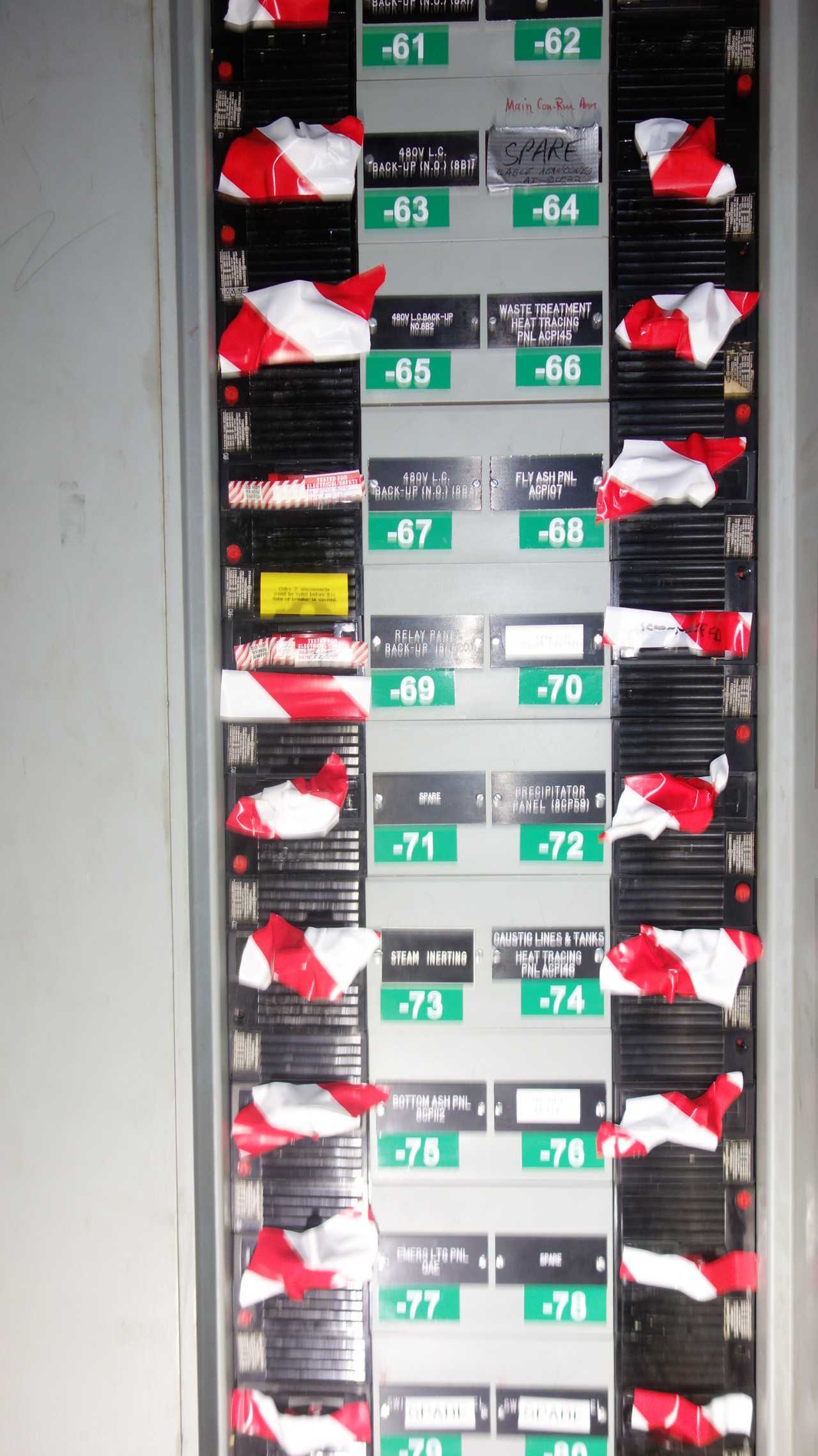 3X SECTIONS OF GENERAL ELECTRIC THED BREAKERS - CIRCUIT BREAKERS