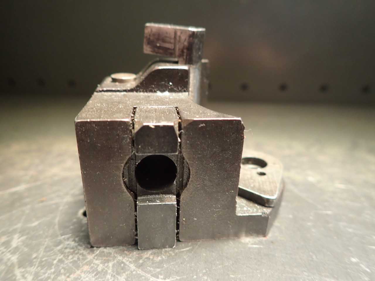 Brown & Sharpe Tool Post for Circular Form Forming Tools #00 00G 136-100-1 - HOLEMAKING TOOLS