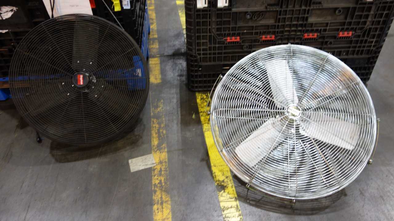 2 CRATES OF ASSORTED INDUSTRIAL FANS, DAYTON 1RWB4B, JAN-FAN JF-110V-HEM, AIRMASTER BTA48R11/9/7 - HVAC EQUIPMENT