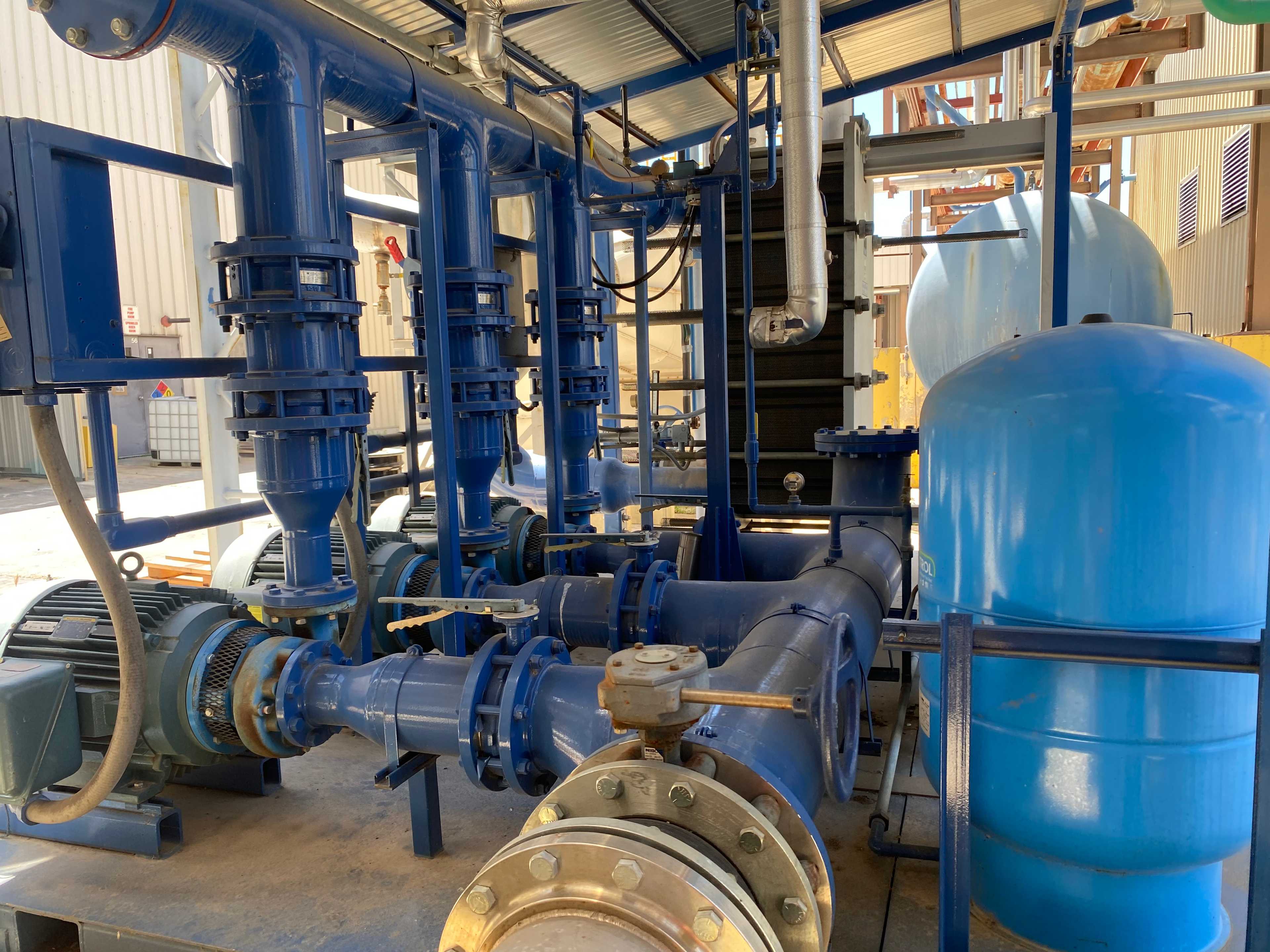 WATER COOLING STATION WITH 3 MOTORS, PUMPS, TANKS, AND HEAT EXCHANGER - INDUSTRIAL PARTS
