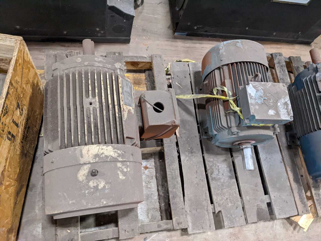 8 PALLETS OF ASSORTED AC MOTORS, ELECTRIC HOISTS, SIEMENS, BUDGIT (NEED REPAIRS) - ELECTRIC MOTORS