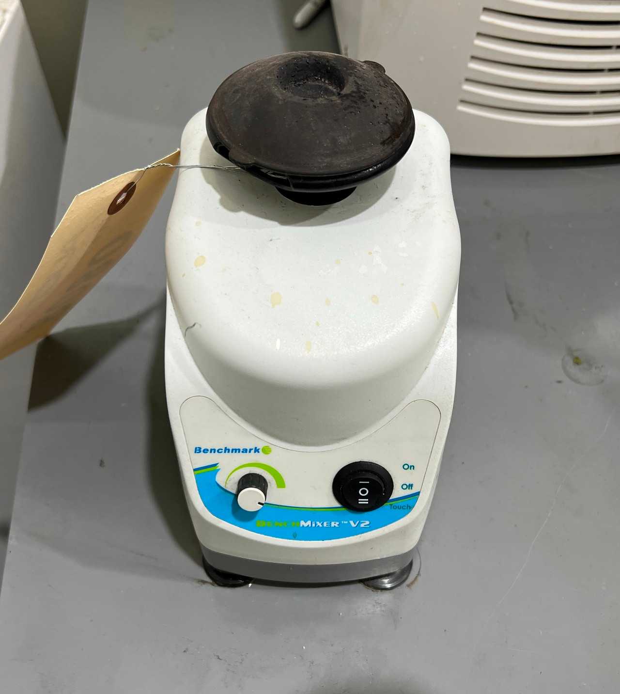 BENCHMARK SCIENTIFIC BV1003 BENCHMIXER V2 VORTEX MIXER - LAB & SCIENTIFIC