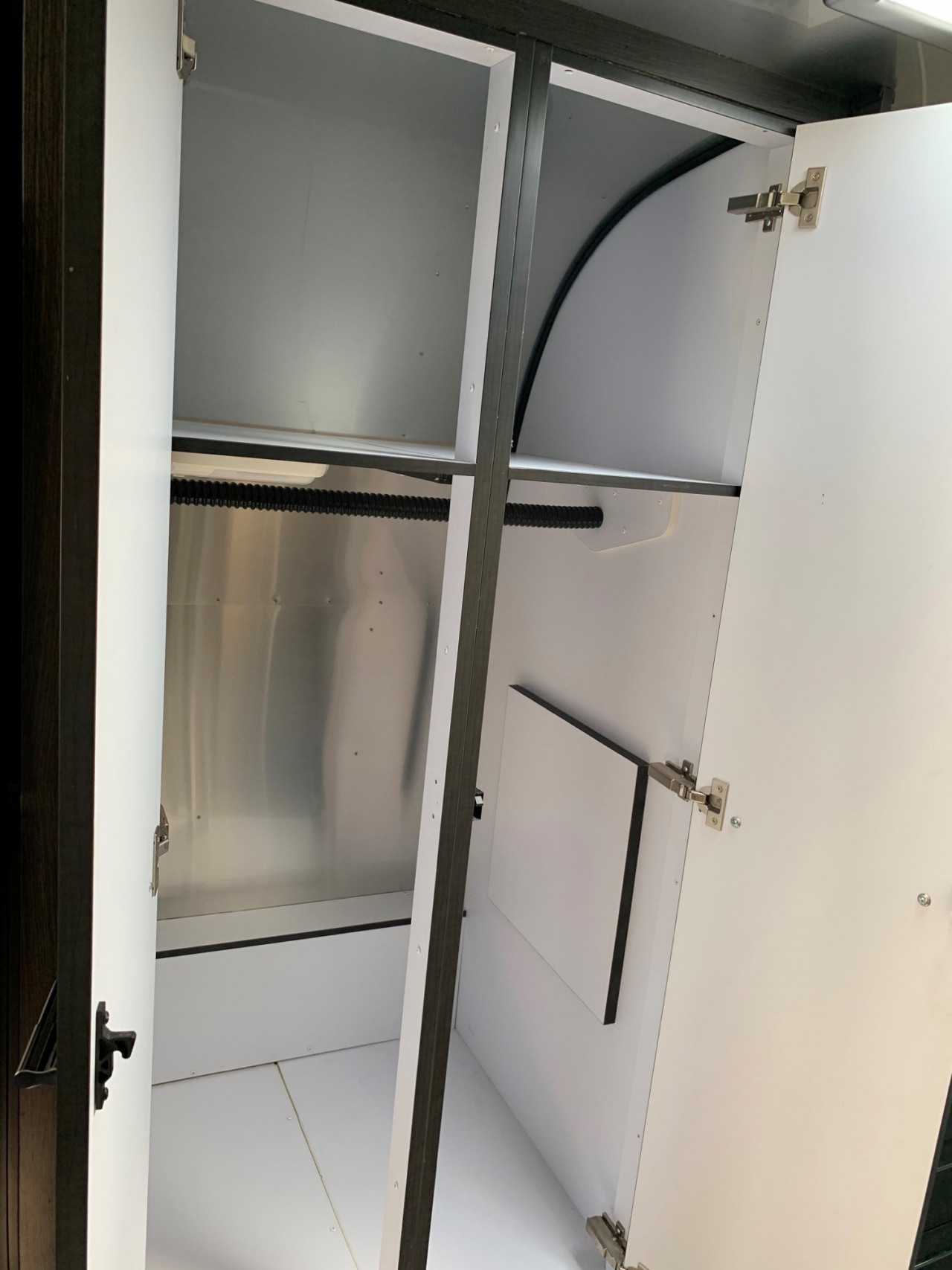 AIRSTREAM TRAVEL TRAILER - 2018 M27FB Queen Serenity - TRAILERS
