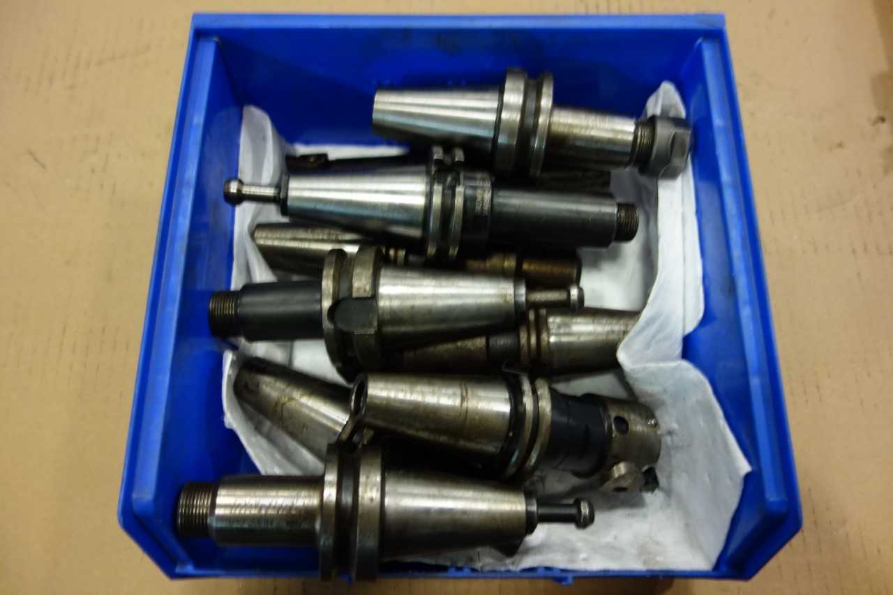 LOT OF ASSORTED CAT40 TOOL HOLDERS - PARLEC - ELECTRIC POWER TOOLS