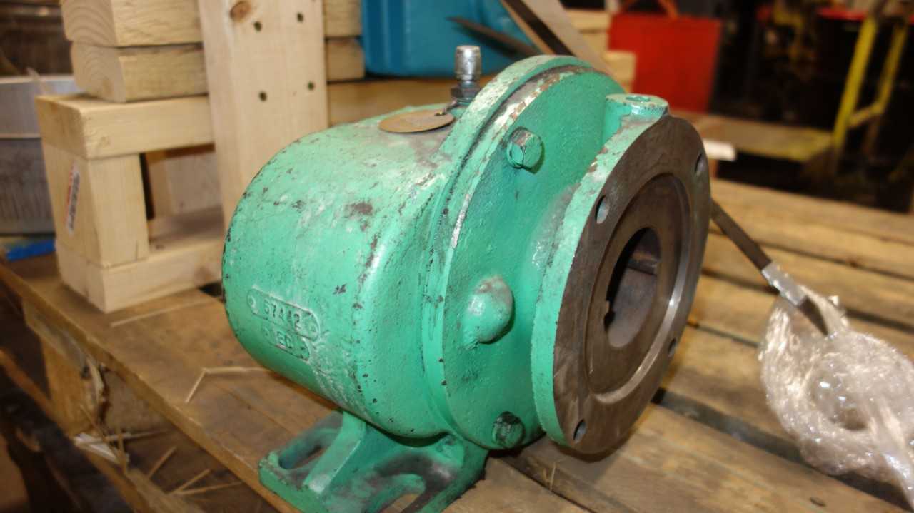 PALLET OF ASSORTED POWER TRANSMISSION, STOCK GEAR REDUCER, COPES VULCAN ROT GEAR PUMP - GEAR REDUCERS