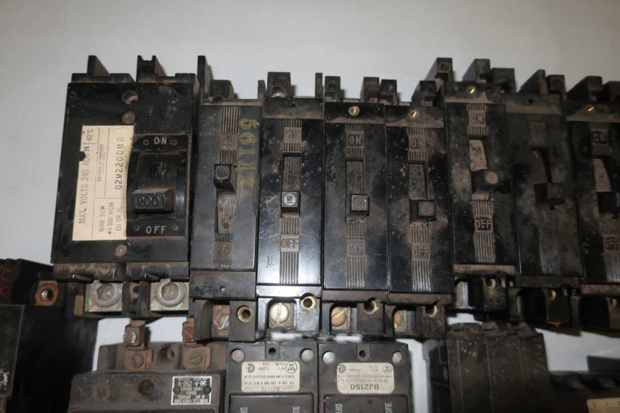 LOT OF 37 ASSORTED WESTINGHOUSE CIRCUIT BREAKERS - CIRCUIT BREAKERS