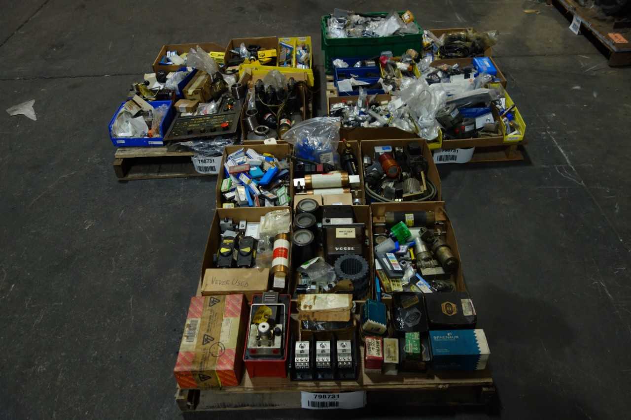 3 PALLETS INDUSTRIAL MRO SURPLUS  HYDRAULIC REPLACEMENT PARTS  VICKERS  PARKER - INDUSTRIAL PARTS