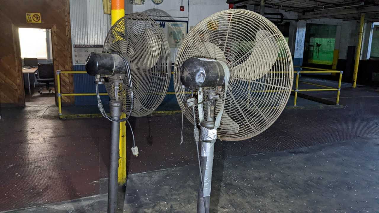 Lot of 2 Air Master Industrial Fan - TEMPERATURE CONTROL COMPONENTS