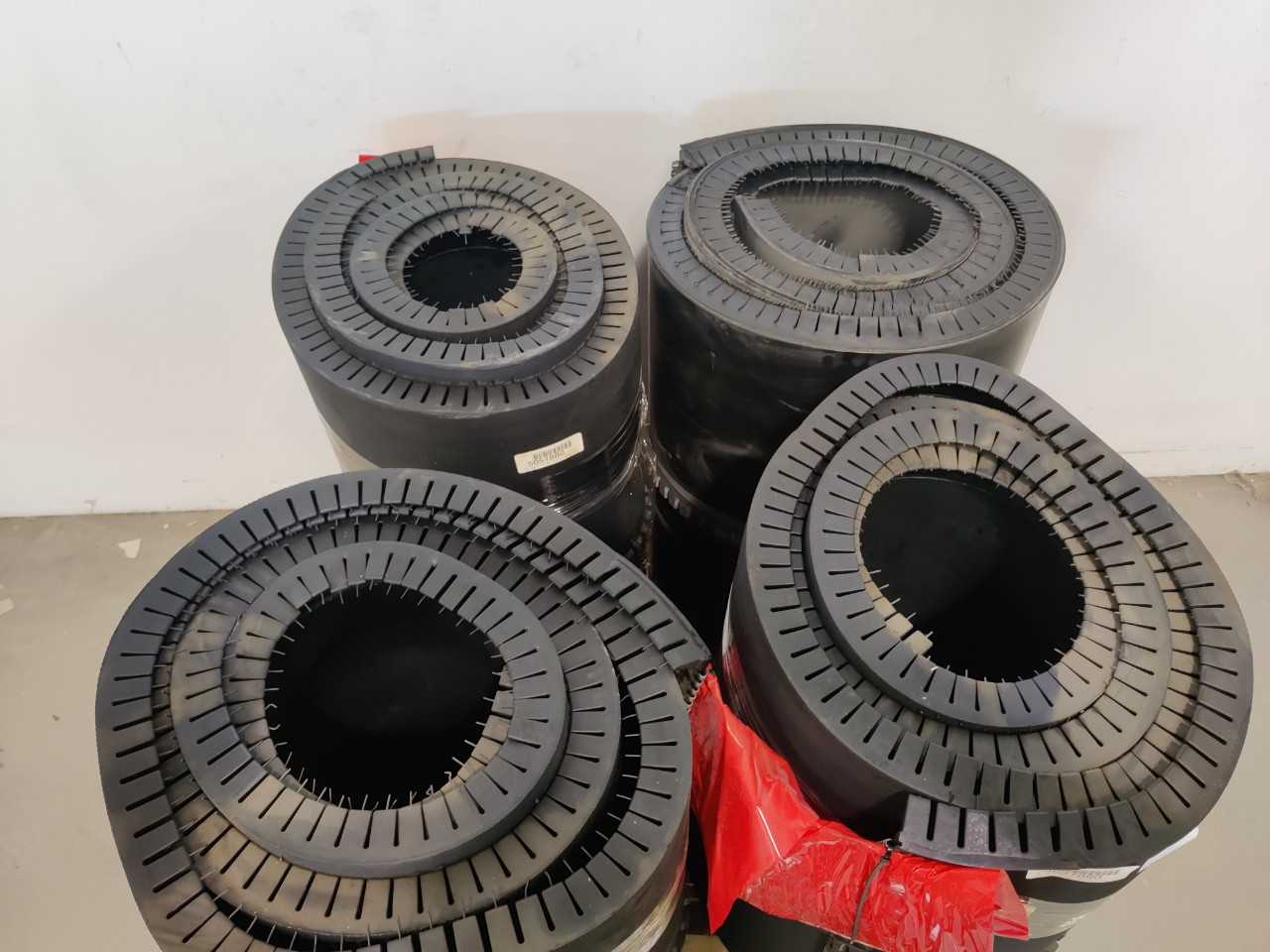 1 PALLET OF 4 ASSORTED CONVEYOR BELTS - CONVEYORS