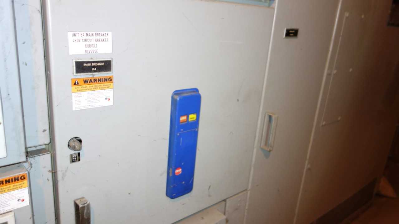 LOT OF 18 ASSORTED GENERAL ELECTRIC SWITCHGEAR BREAKER (BREAKERS ONLY)  DELAYED REMOVAL - CIRCUIT BREAKERS