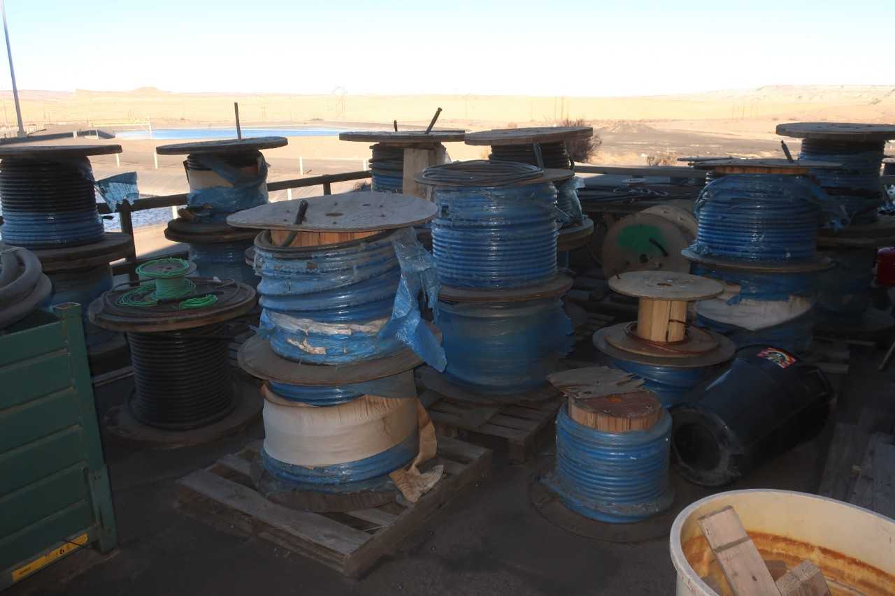 LOT OF ASSORTED SPOOLS OF WIRE (WIRE ON UPPER LEVEL) - ELECTRICAL COMPONENTS