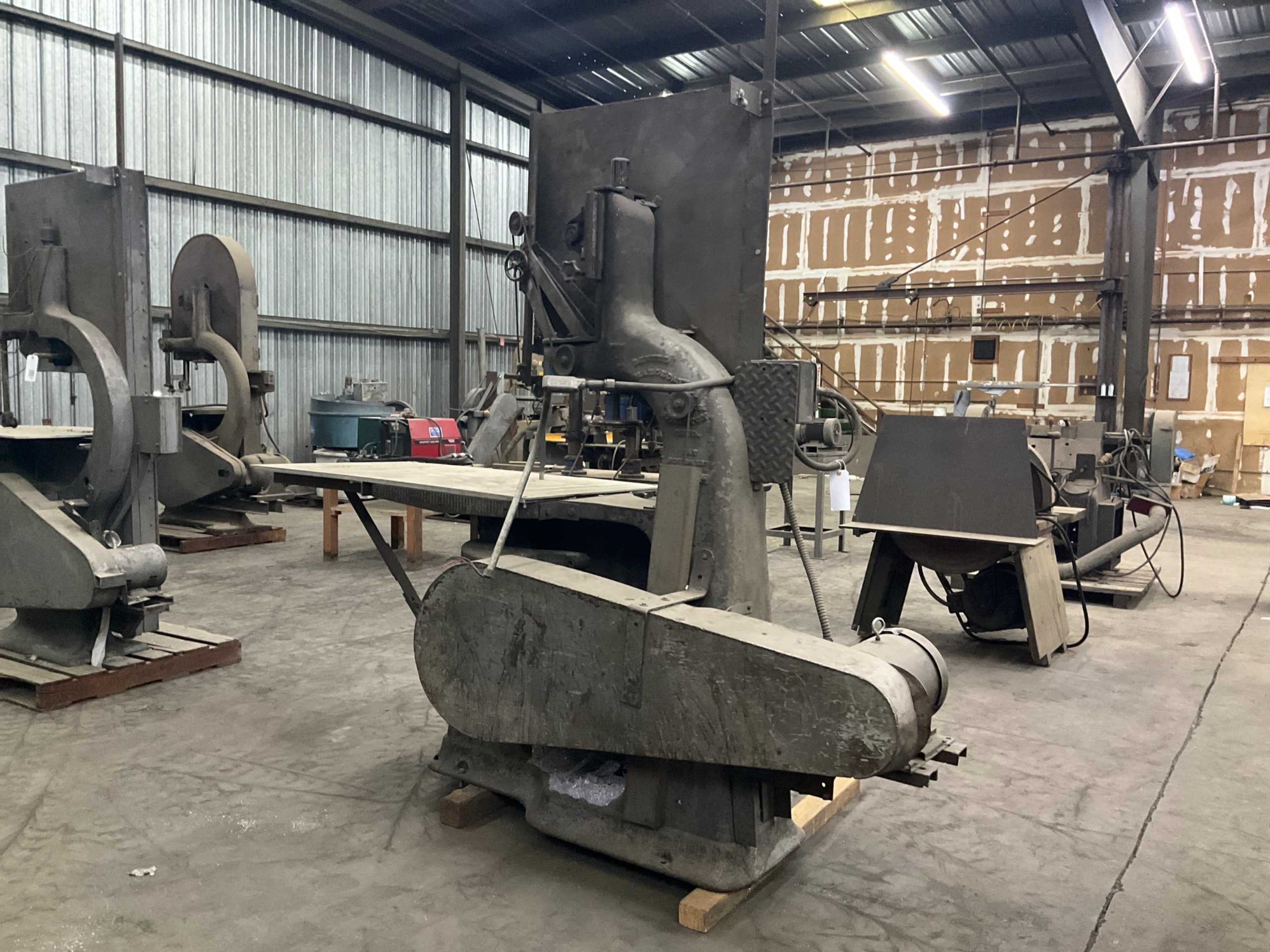 BENTEL VERTICAL BAND SAW