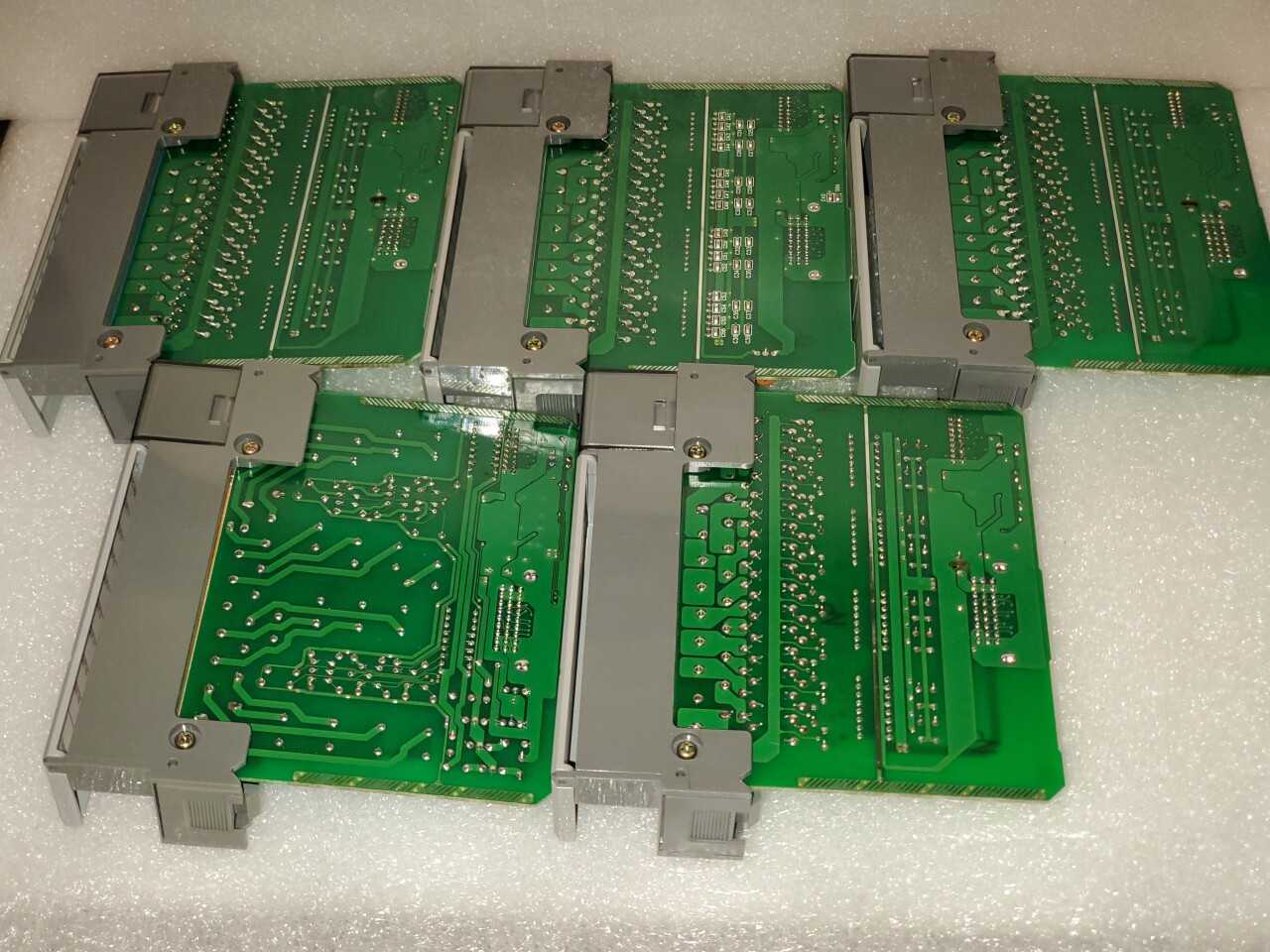 Lot of 10 Allen Bradley Assorted SLC 500 modules - AUTOMATION & CONTROLS