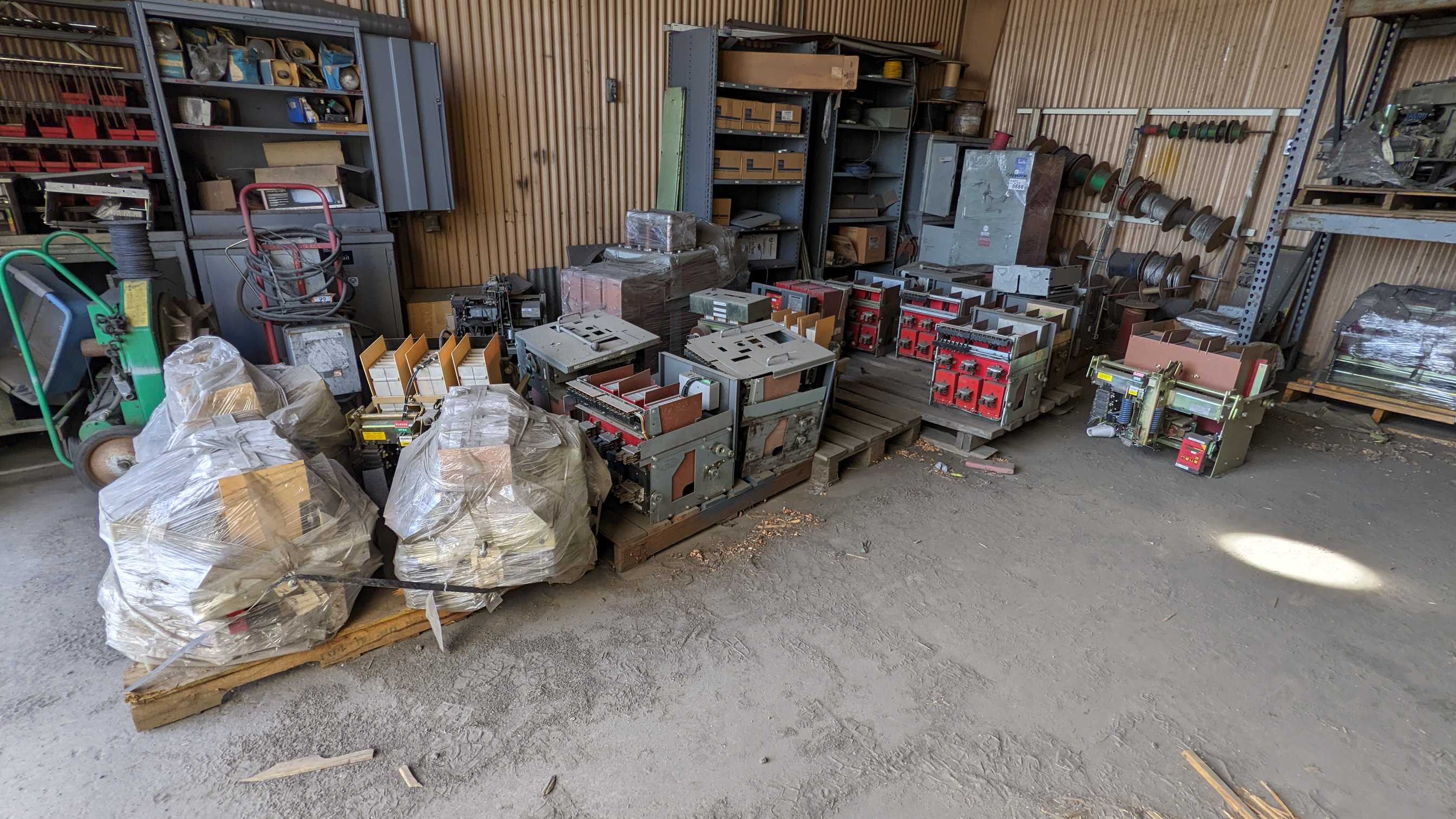 LOT OF TWENTY TWO HIGH VOLTAGE CURCUIT BREAKERS - CIRCUIT BREAKERS LOT OF TWENTY TWO HIGH VOLTAGE CURCUIT BREAKERS - CIRCUIT BREAKERS
