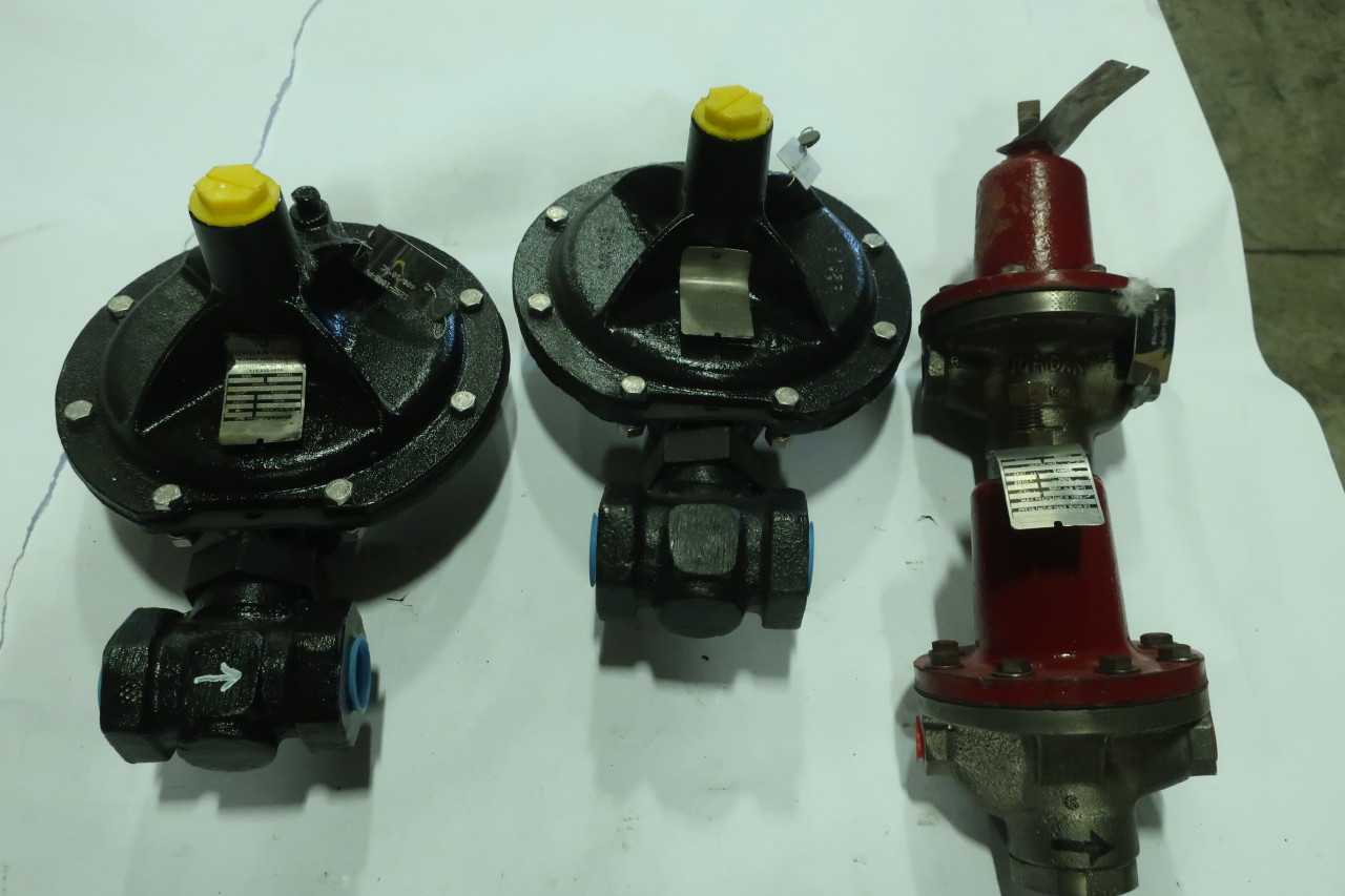 LOT OF ASSORTED JORDAN SLIDING GATE VALVES - KNIFE GATE VALVE