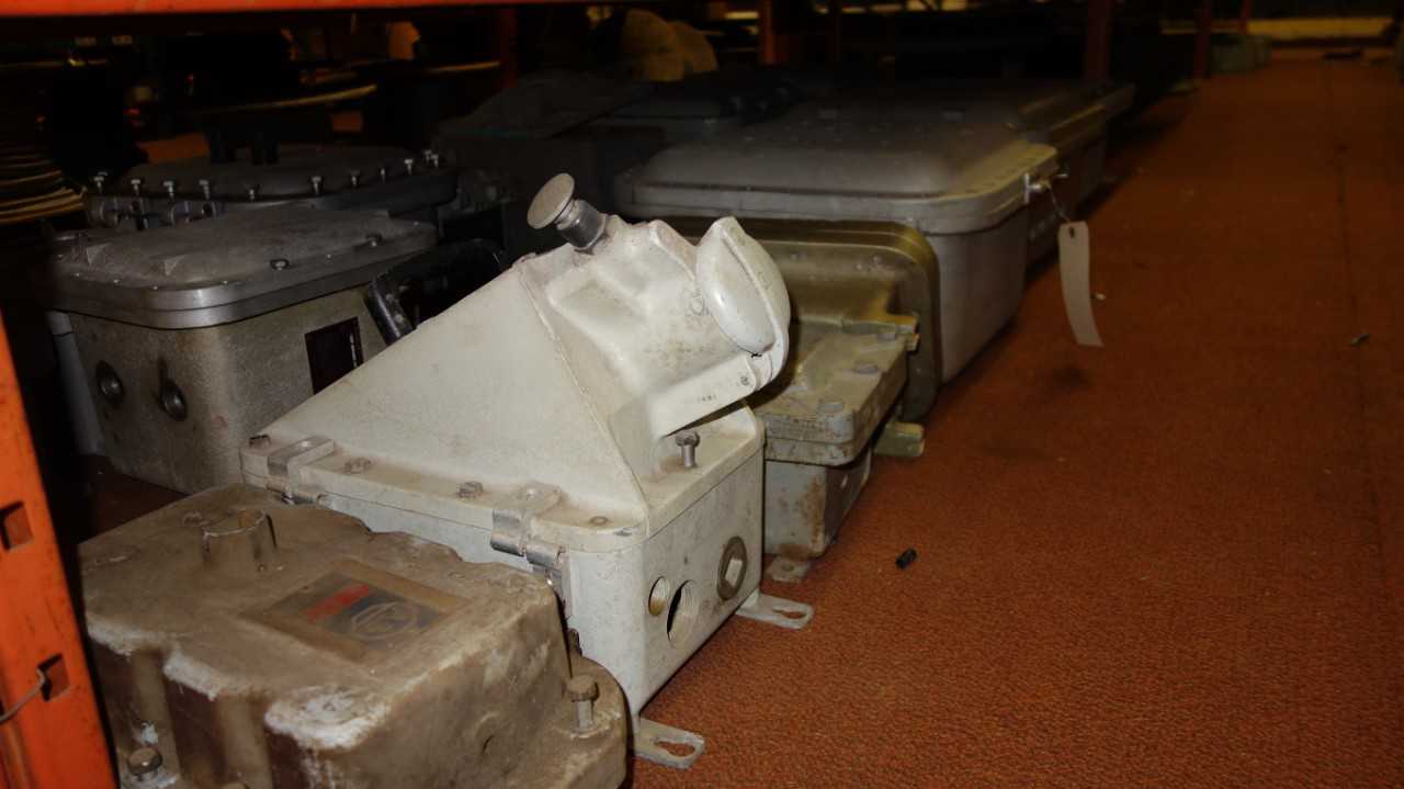 LOT OF ASSORTED ELECTRICAL JUNCTION BOXES - ELECTRICAL COMPONENTS