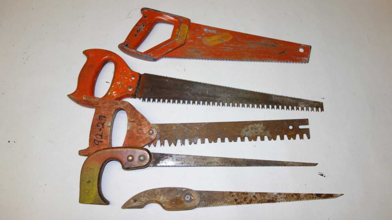 LOT OF 5 ASSORTED HAND SAWS - HAND TOOLS