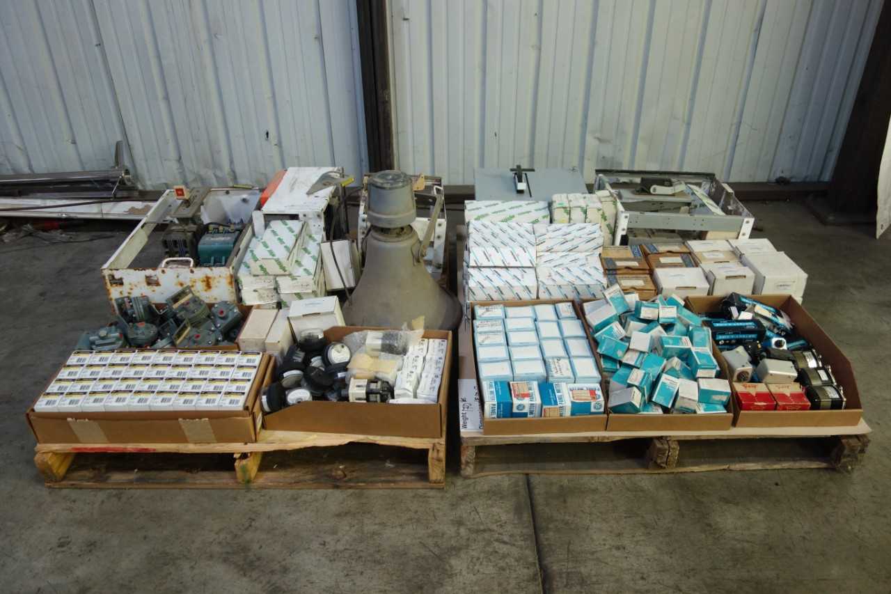 2 PALLETS OF ASSORTED ELECTRICAL CONTROLS - ELECTRICAL COMPONENTS