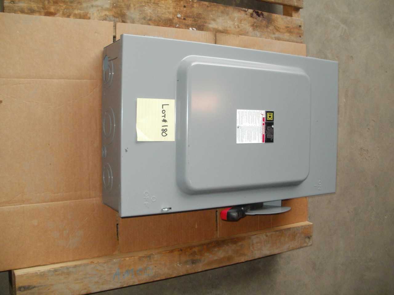 SQD 200 AMP DISCONNECT SWITCH - DISCONNECT SWITCHES