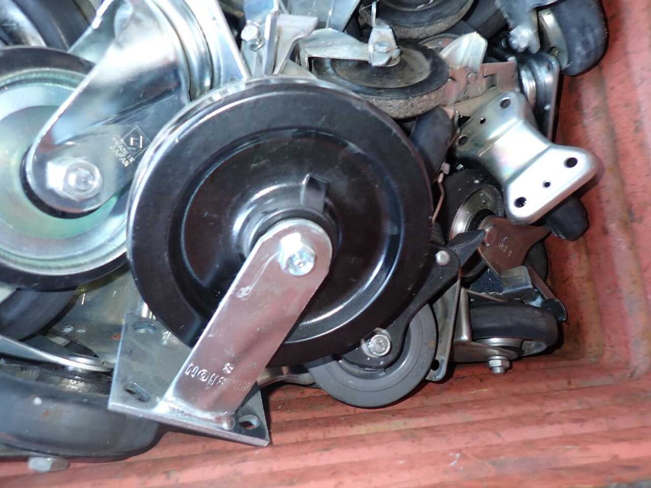 Tub Skid Mixed Casters (2599413) Charleston - MATERIAL HANDLING