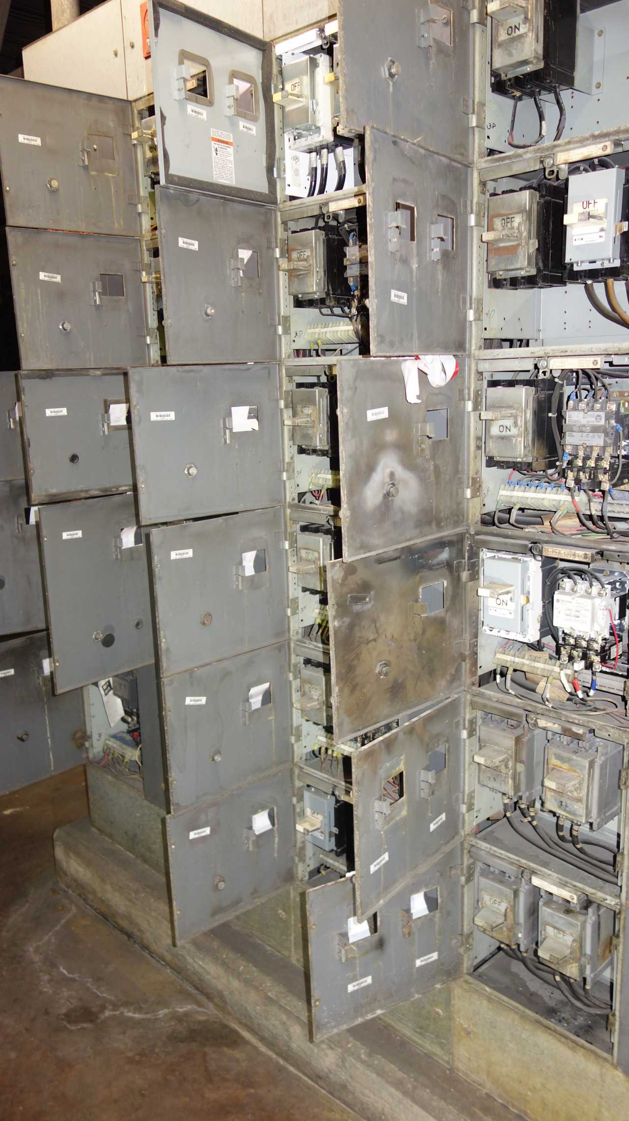 X4 VERTICAL SECTIONS OF WESTINGHOUSE MCC BUCKETS - MOTOR CONTROL CENTERS
