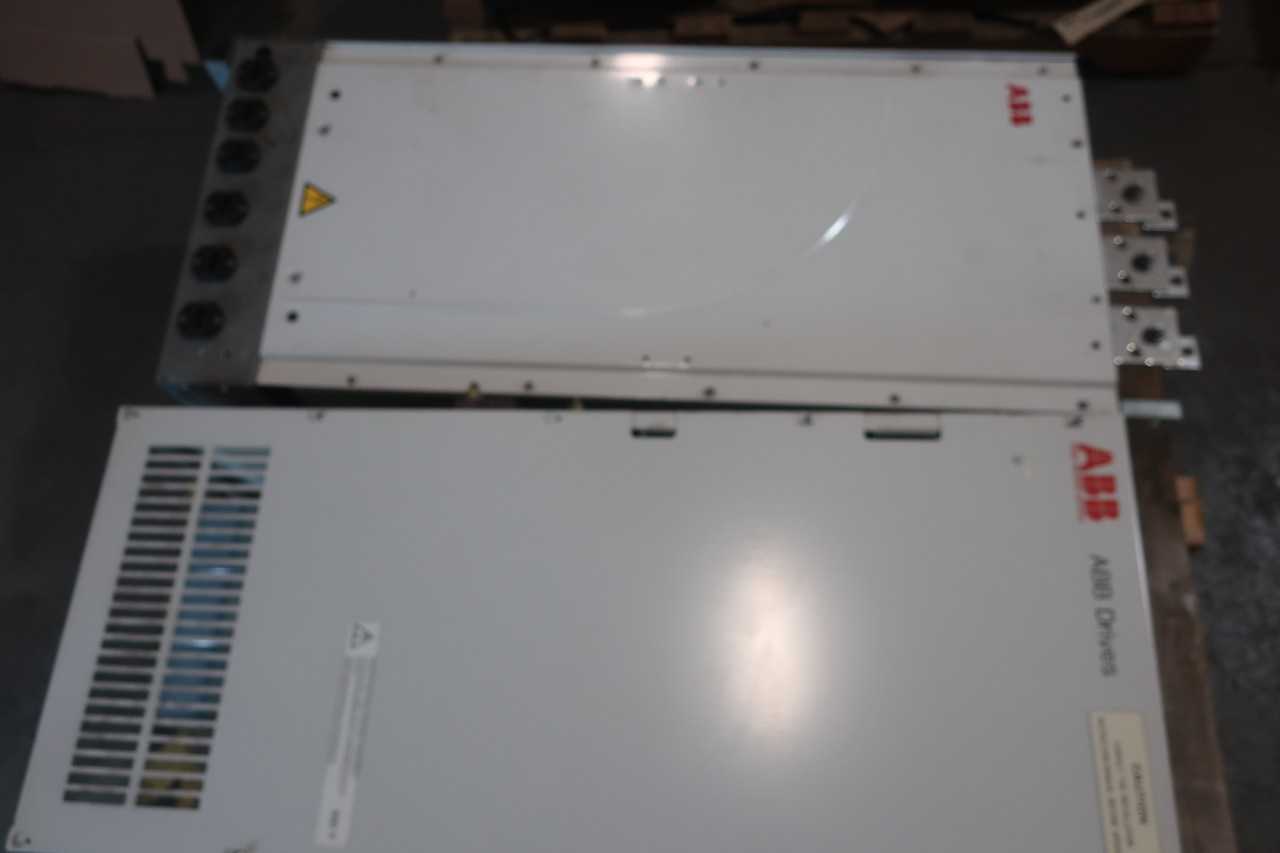 1 LOT OF TWO MOTOR DRIVES - ABB ACS504-140-5 500V-AC 0-150HZ 0-500V-AC 150HP AC VFD DRIVE, ACX550-U0-245A-4 380-480V-AC 0-500HZ 0-480V-AC 200HP AC VFD DRIVE - MOTOR DRIVES