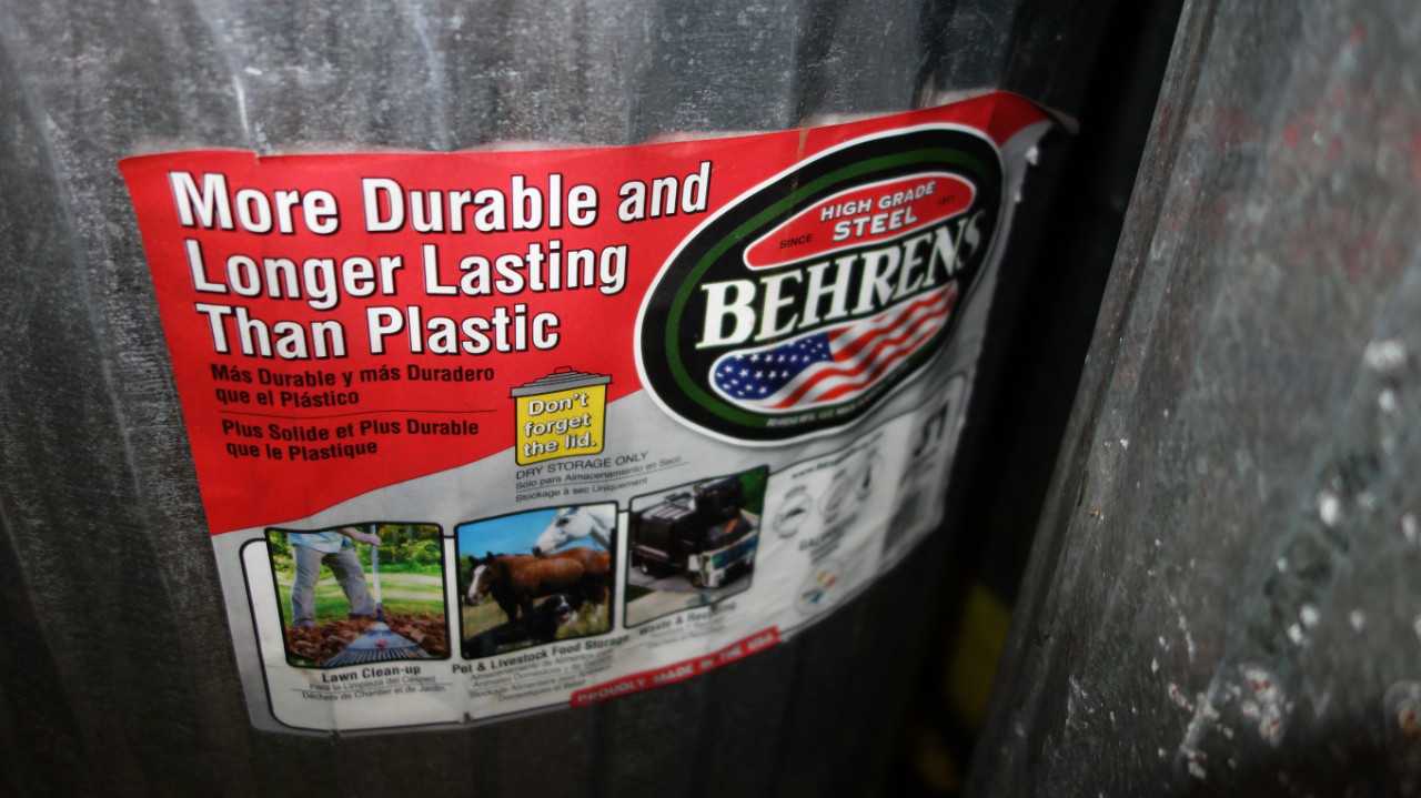LOT OF 7 GARBAGE CANS - WASTE BINS