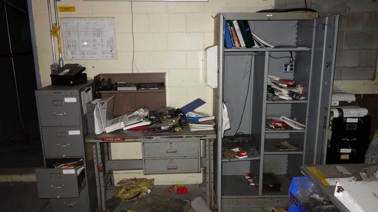 LOT OF METAL OFFICE FURNITURE WITH CONTENTS - PLANT & FACILITY