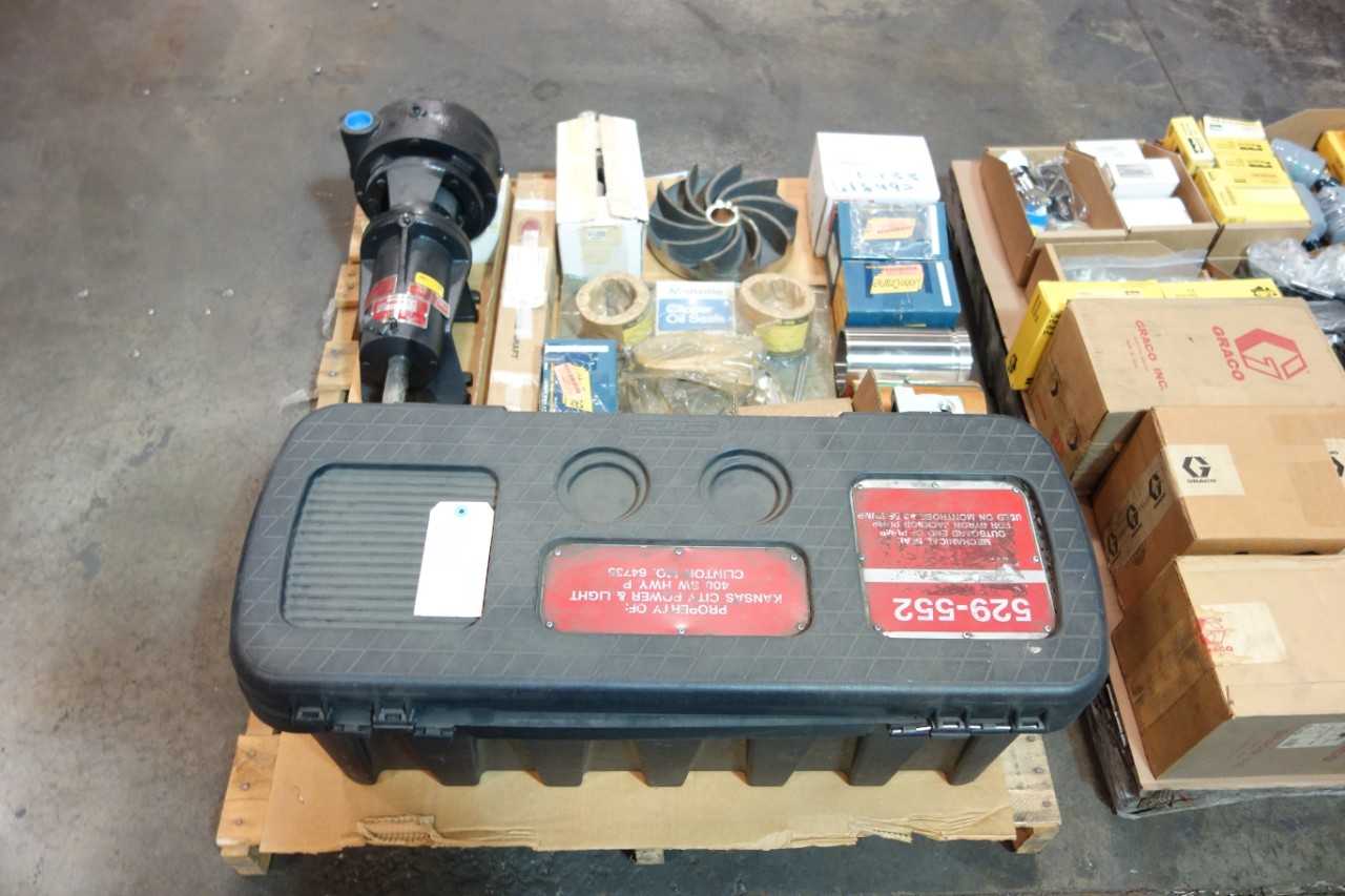 2 PALLETS OF ASSORTED PUMPS, PUMP PARTS, HYDRAULIC PARTS, ACCESSORIES - PUMPS