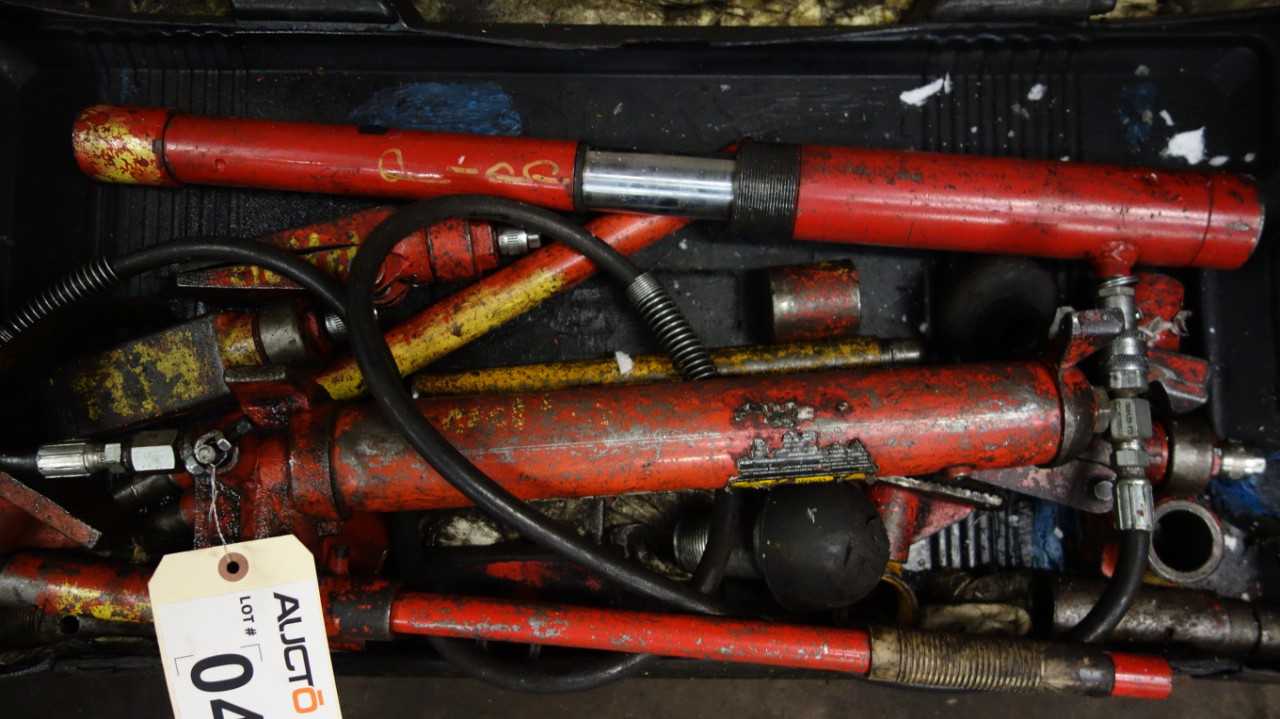 BLACK HAWK HYDRAULIC PUMP KIT WITH SPREADERS AND EXTENSIONS - ELECTRIC POWER TOOLS