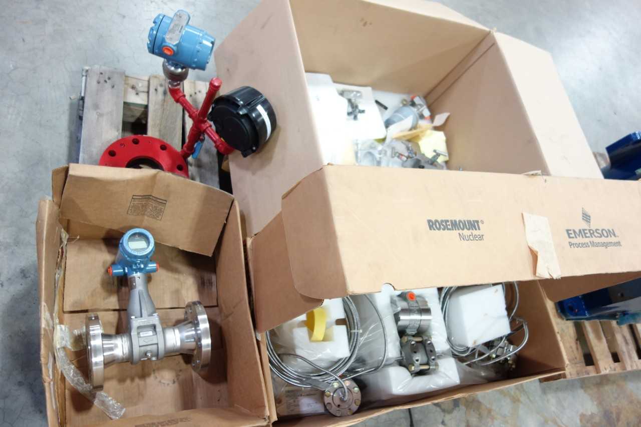 LOT OF ASSORTED ROSEMOUNT TRANSMITTERS - INSTRUMENTATION