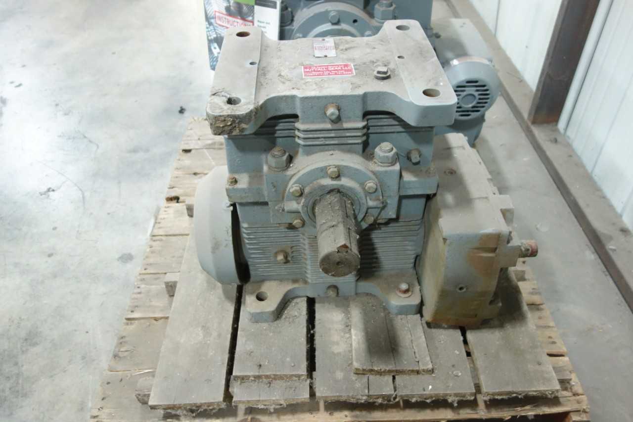 LOT OF 2 DELROYD RIGHT ANGLE GEAR REDUCERS - GEAR REDUCERS