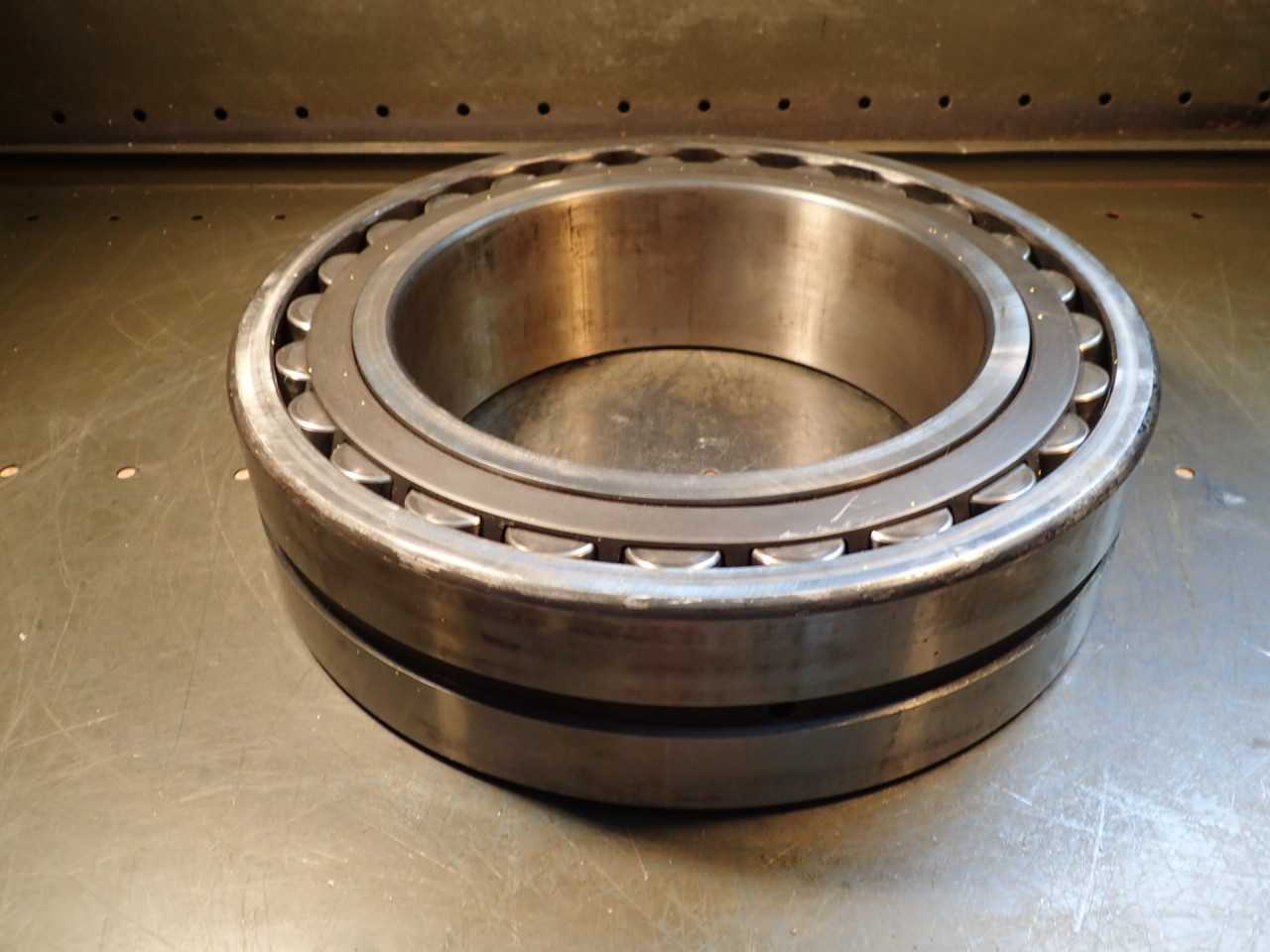 SKF Explorer 23044 CC/C3W33 Roller Bearing 340mm OD 220mm ID 90mm Thick USA Used - BEARINGS