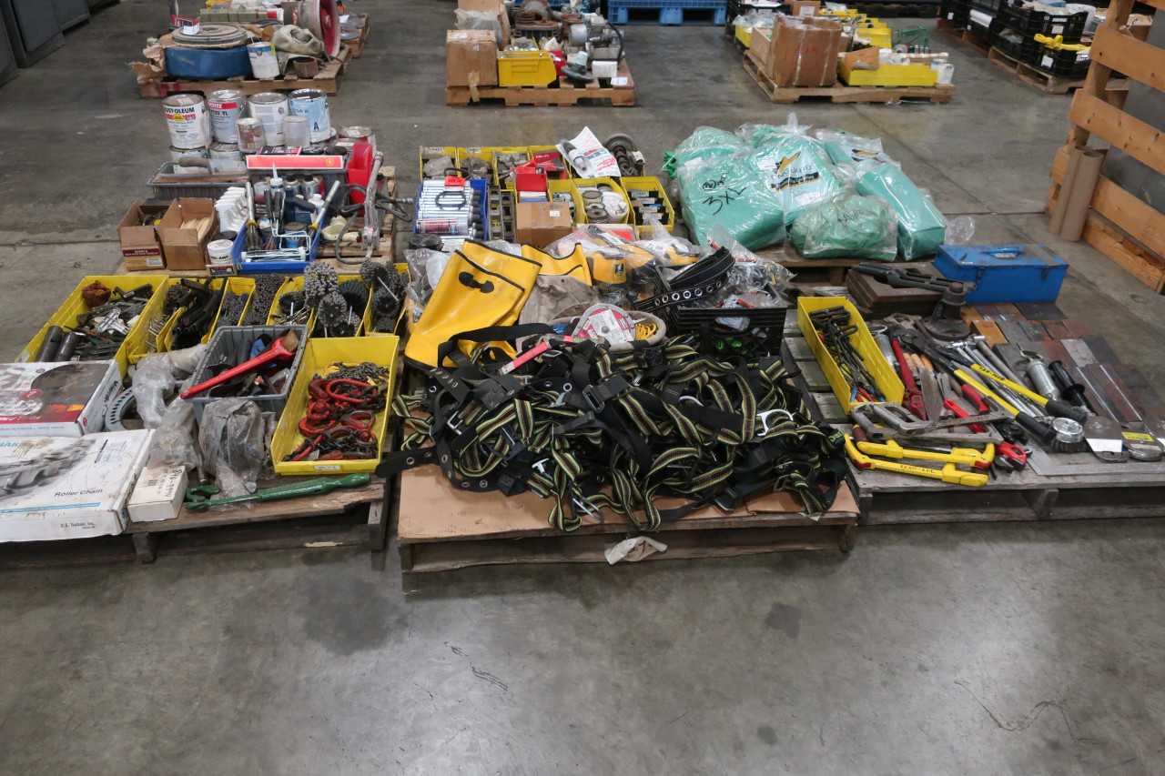 6 PALLETS OF ASSORTED TOOLS & SAFETY EQUIPMENT SNIPS CUTTERS HOISTS BRUSHES FALL PROTECTION DRILLS BLADES - ELECTRIC POWER TOOLS