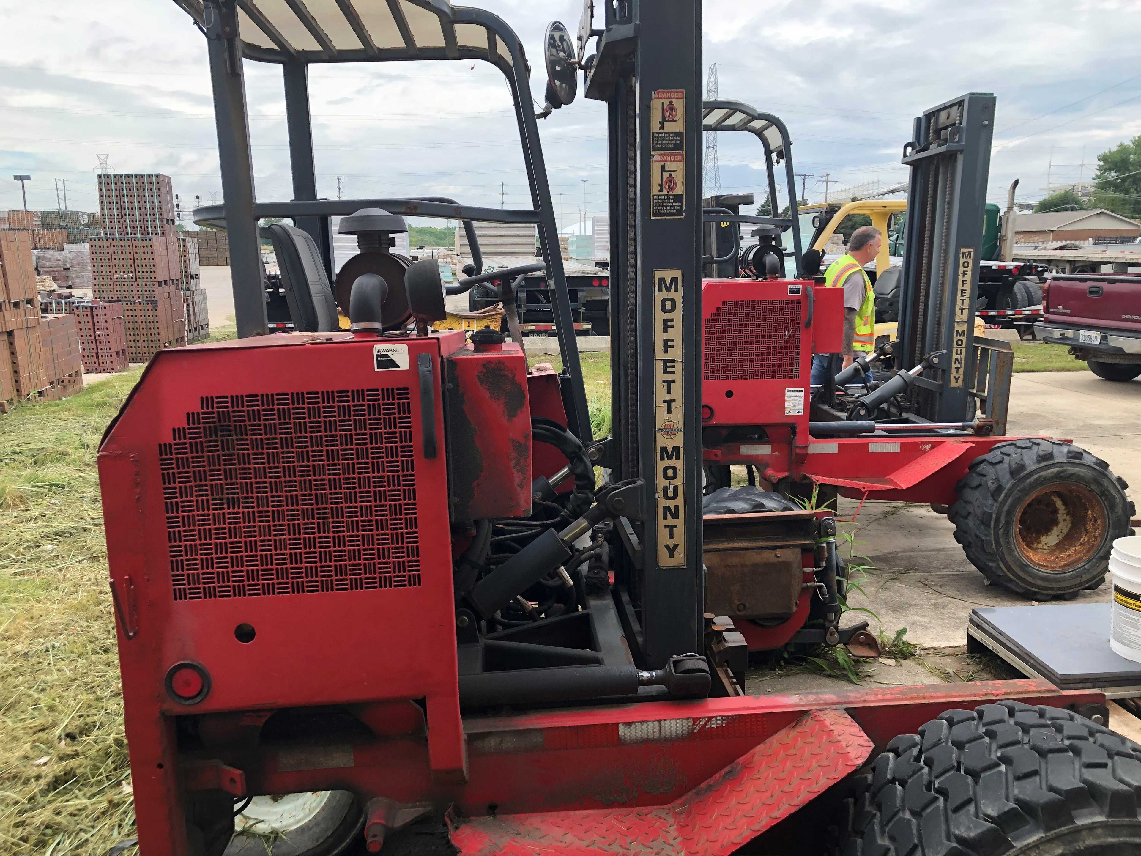 2004 MOFFETT M5000 SIT-DOWN FORKLIFT - SIT-DOWN FORKLIFTS