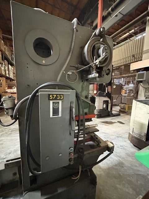 E. W. BLISS C-35 METAL STAMPING MACHINE - MACHINE TOOLING