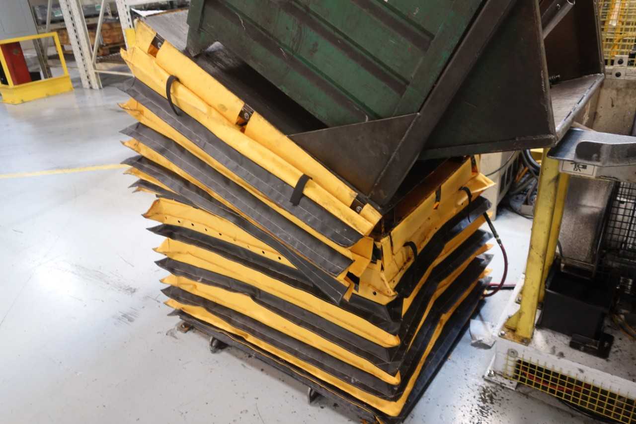 Presto scissor lift table, approx. 3' x 3' - MATERIAL HANDLING