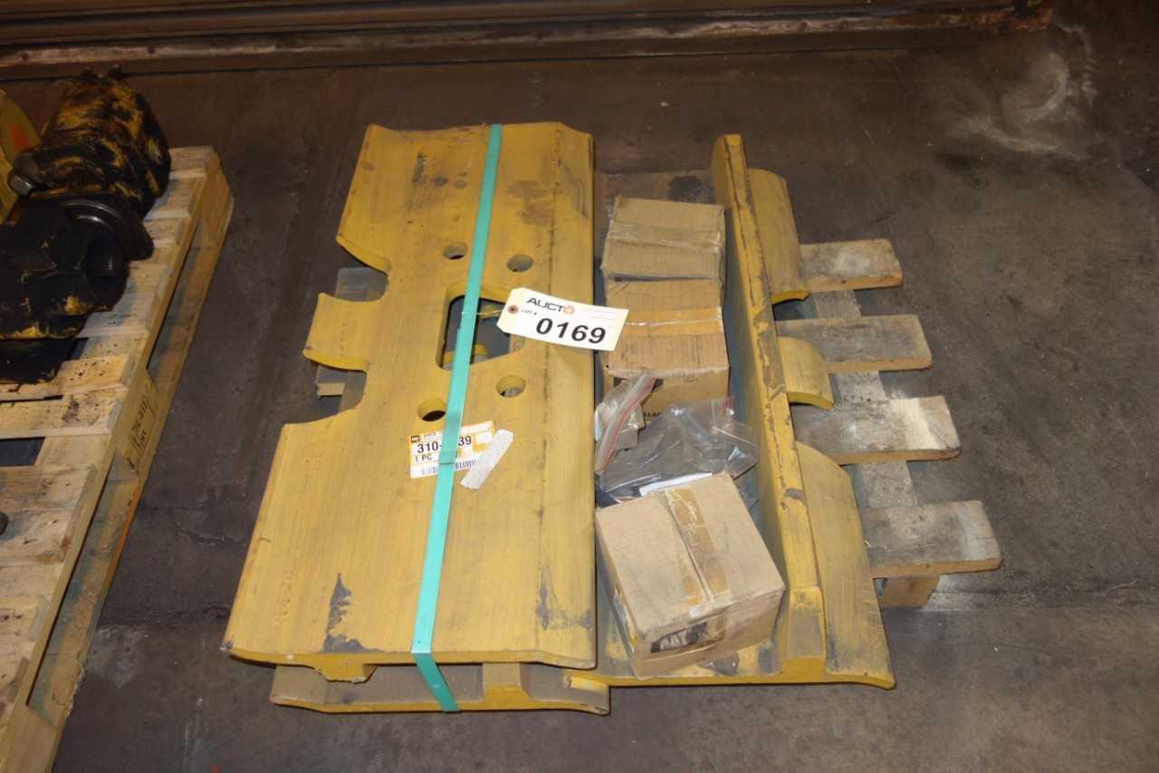 1 PALLET OF CAT CATERPILLAR HEAVY EQUIPMENT SHOES - CONSTRUCTION