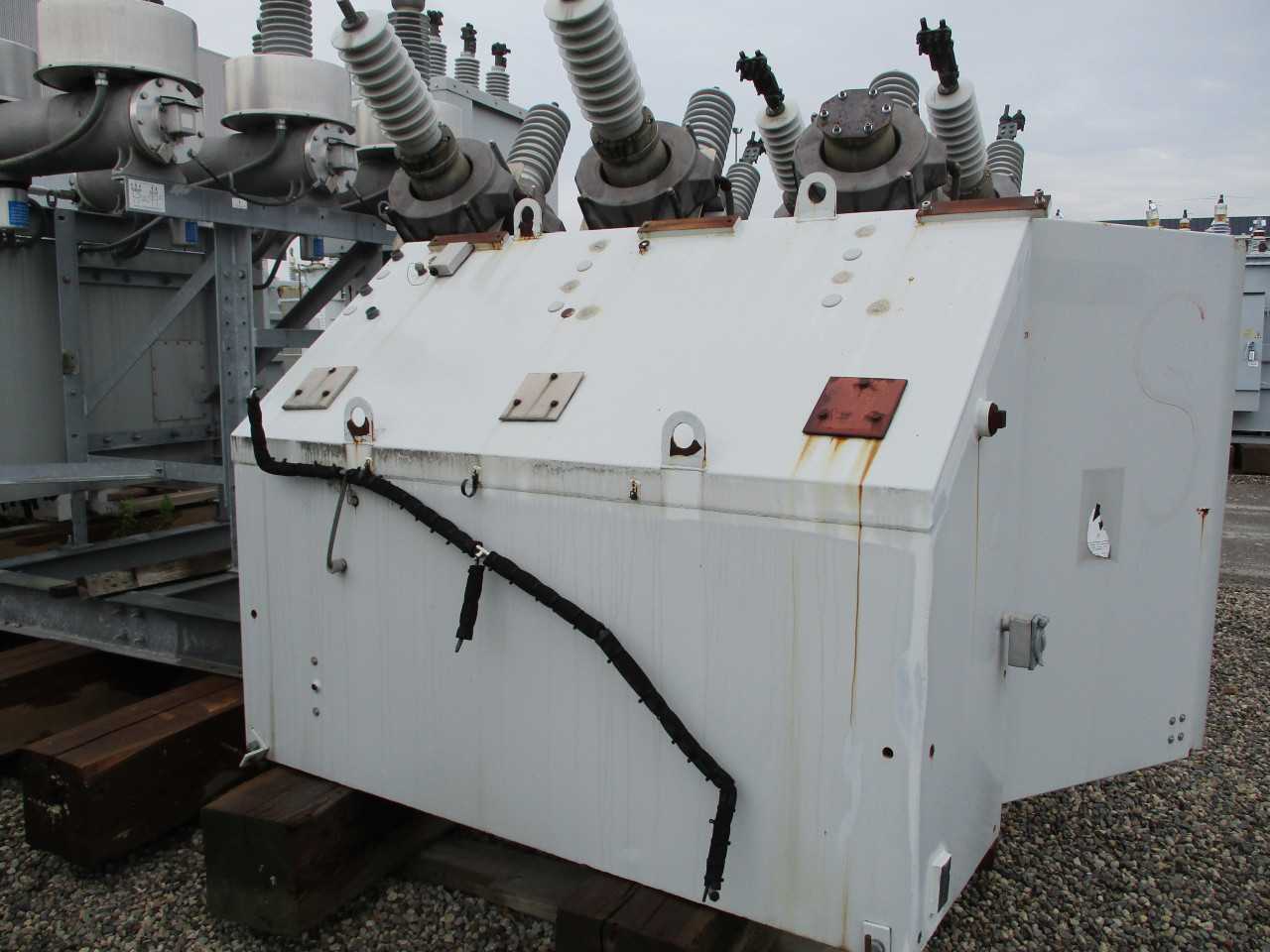 1997 Siemens SPS SF6 Breaker. Type SPS-48.3-31.5-1. 48.3kv, 2000A - CIRCUIT BREAKERS