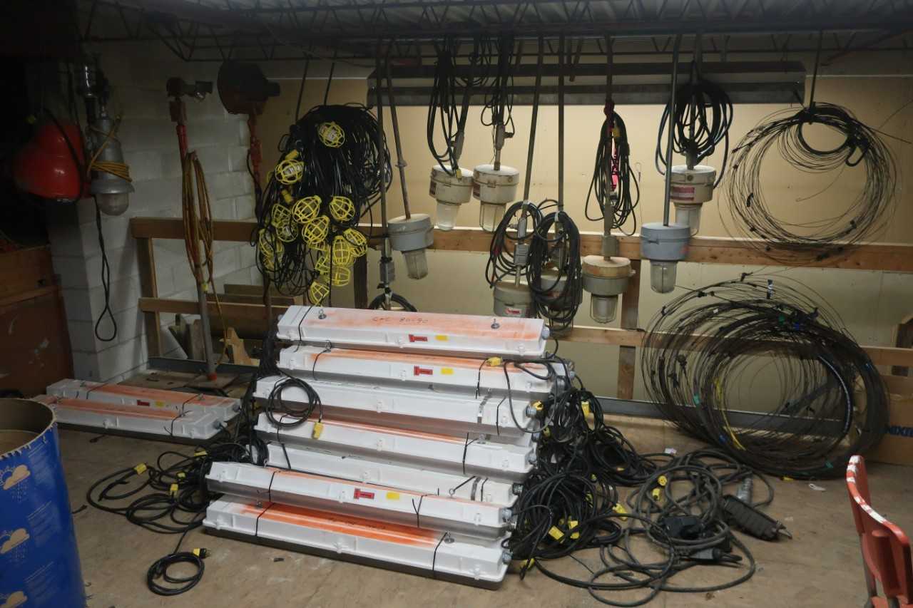 LOT OF ASSORTED LIGHTING, EMERGENCY EXPLOSION PROOF LIGHTS, FIXTURES, LUMINAIRES - LIGHTING