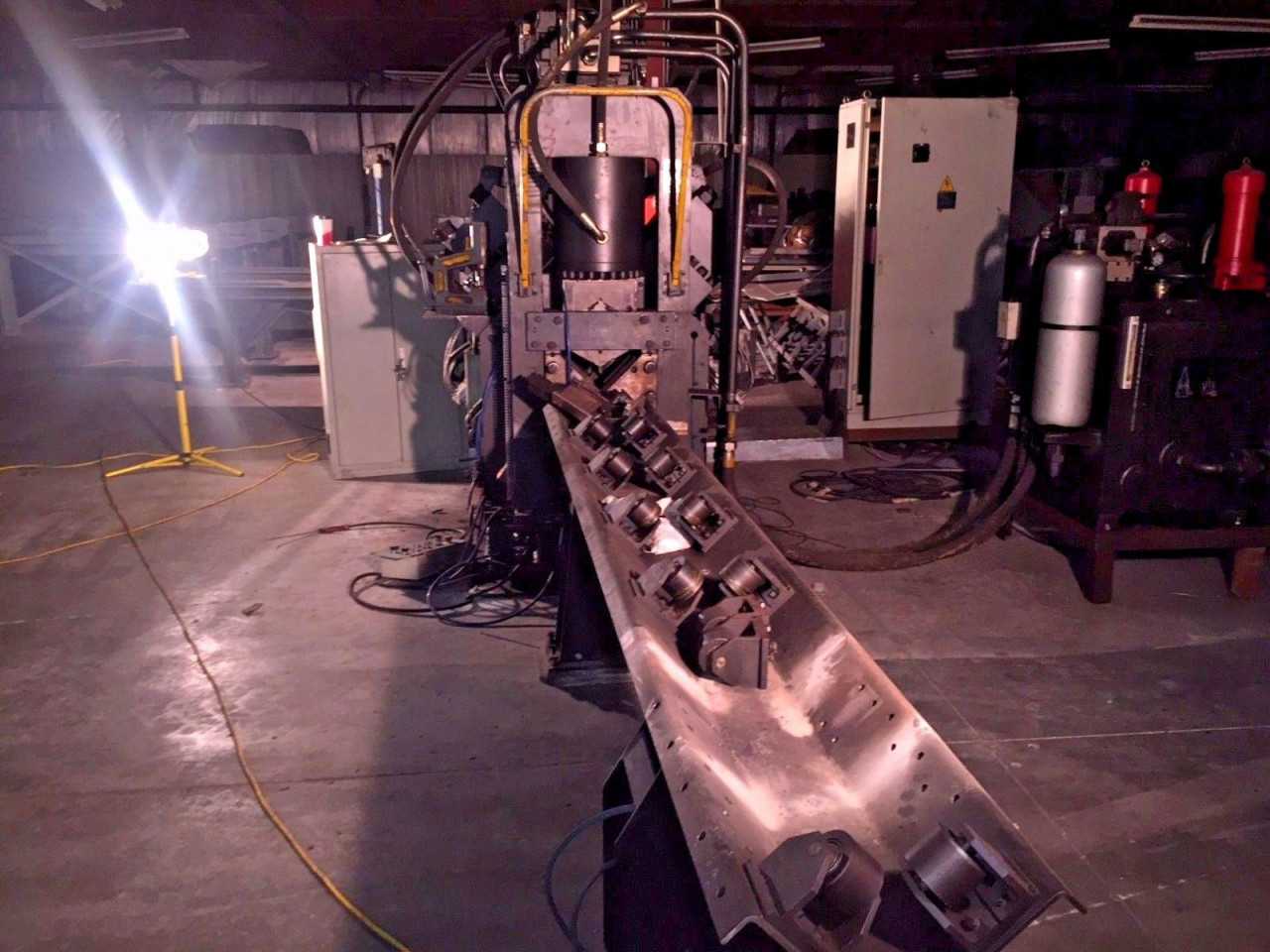 Fin BL2020 CNC Angle Line, Year 2007 - MACHINING EQUIPMENT