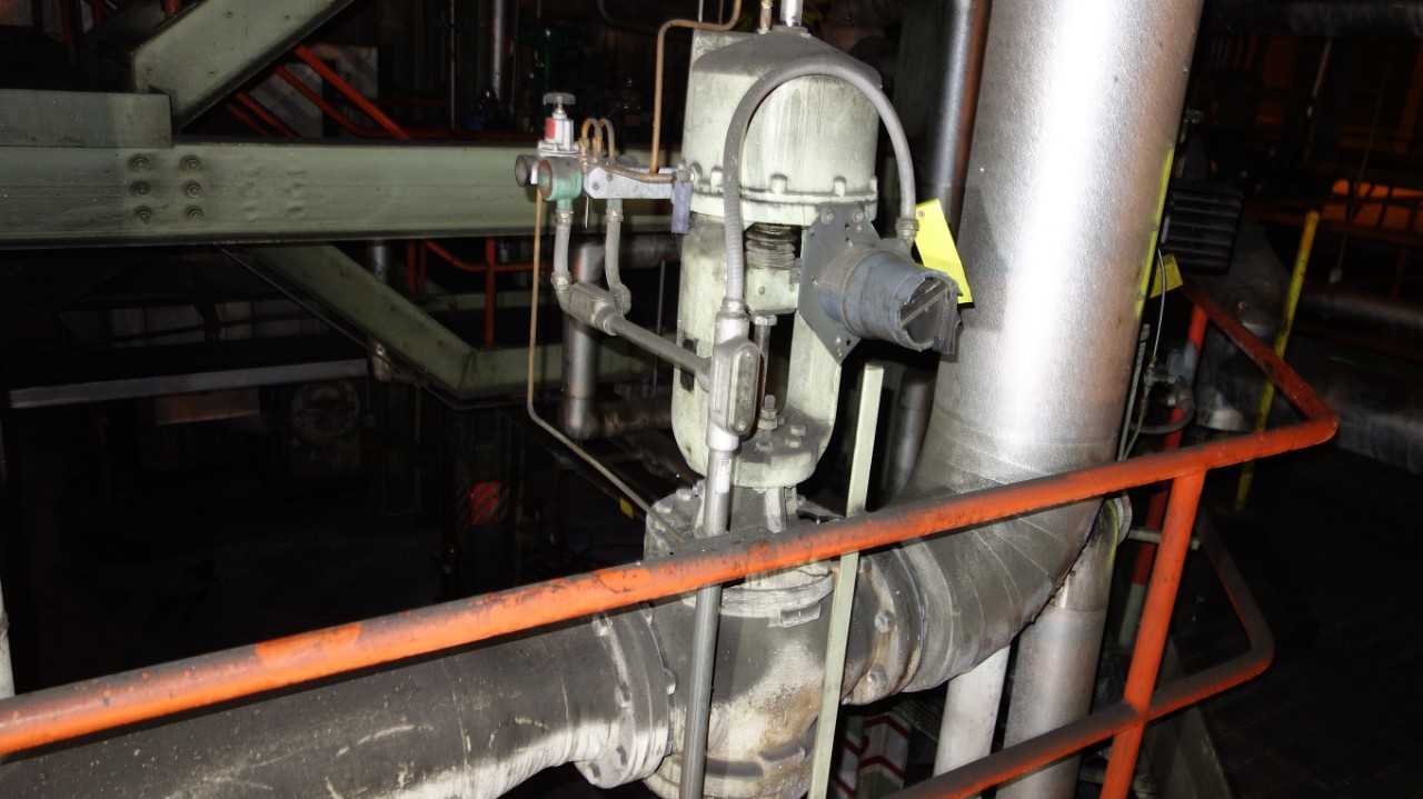 FISHER 470-A IRON 8 IN CONTROL VALVE W/ 304 POSITION SWITCH - CONTROL VALVE