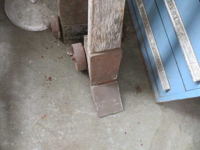 Rigging Tool and hat Stands (lot) - MISCELLANEOUS