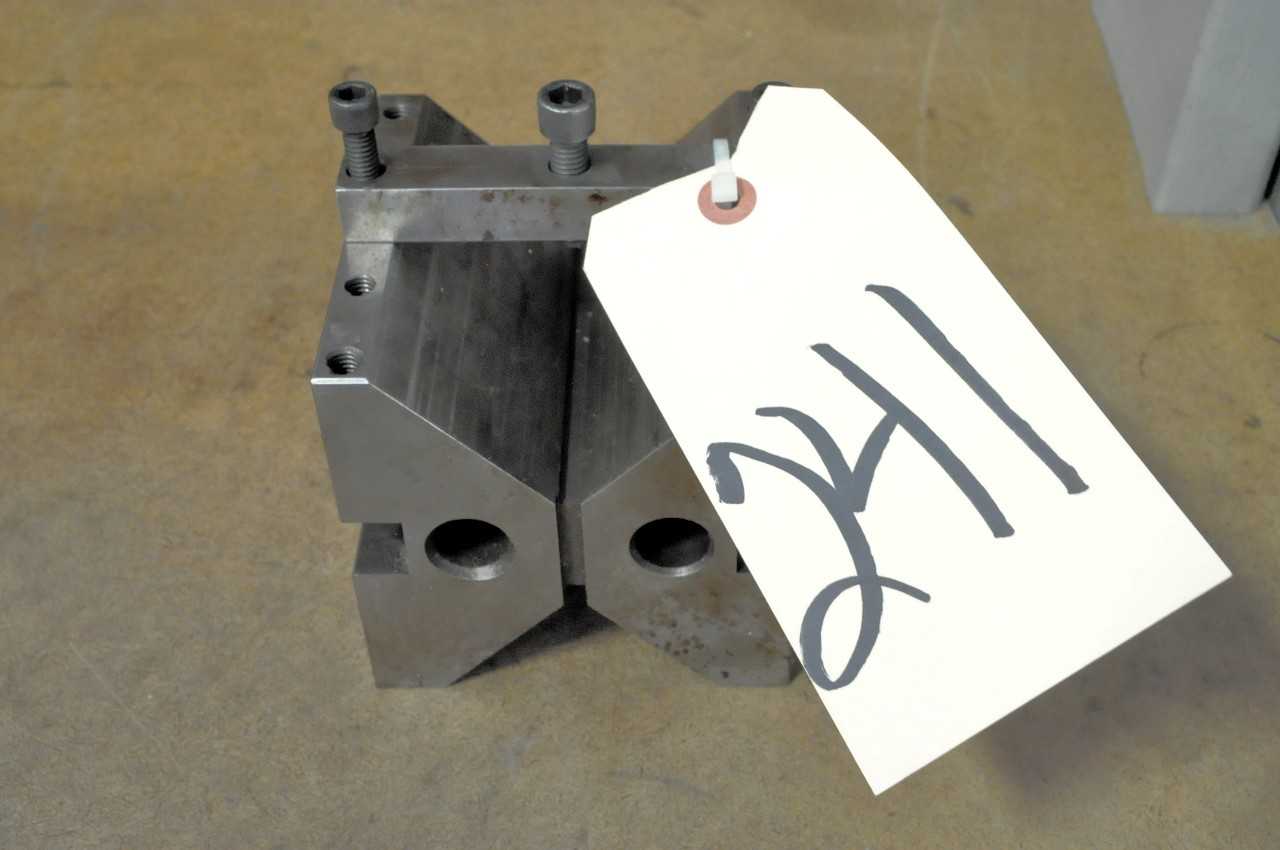 4 1/2" x 4 1/2" x 5" V-Block - INDUSTRIAL PARTS