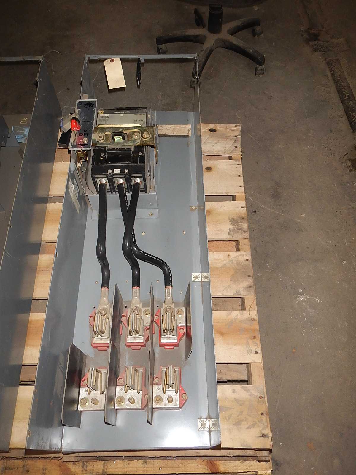 400 Amp Square-D Molded Case Switch - CIRCUIT BREAKERS
