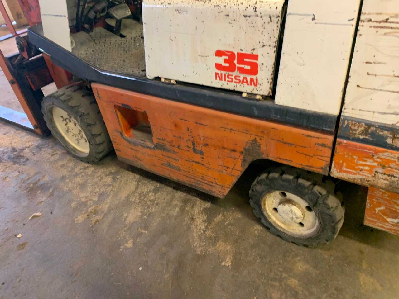 Nissan 35 LP Forklift - FORKLIFTS