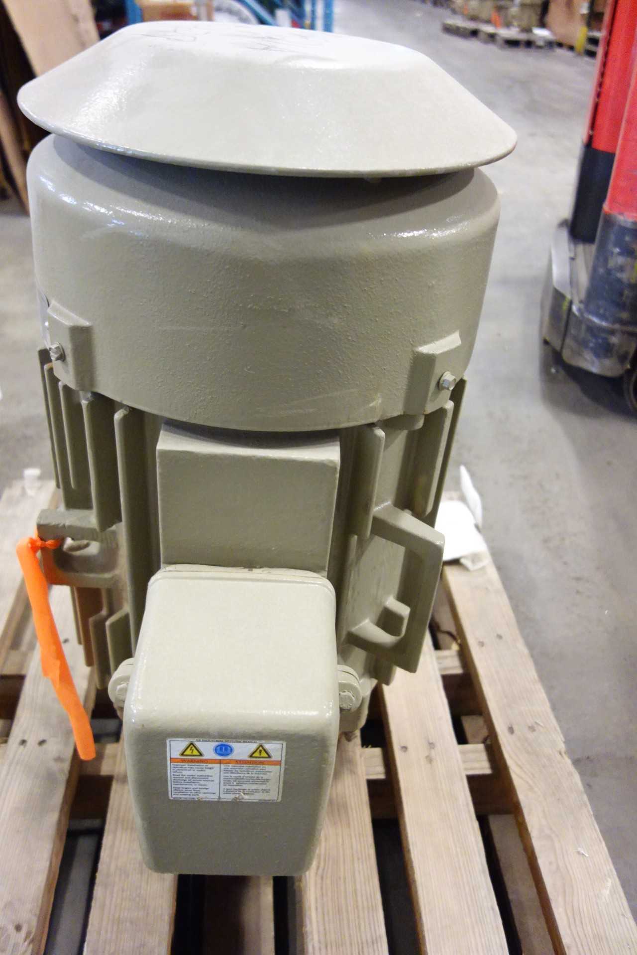 LOT OF 3 ASSORTED GENERAL ELECTRIC VERTICAL MOTORS - ELECTRIC MOTORS