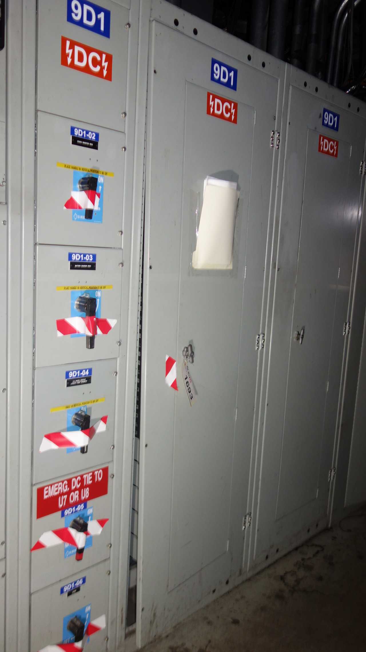 3X SECTIONS OF GENERAL ELECTRIC THED BREAKERS - CIRCUIT BREAKERS