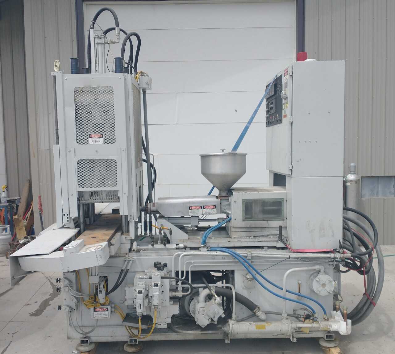 Newbury V5-75brs plastic injection press - MECHANICAL PRESSES